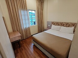 Iris House Resort & Apartment