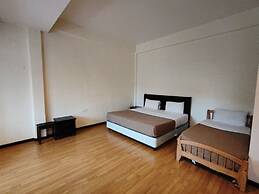 Iris House Resort & Apartment