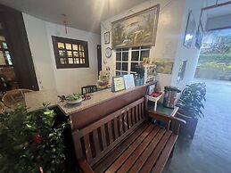 Iris House Resort & Apartment