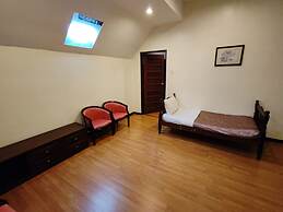 Iris House Resort & Apartment