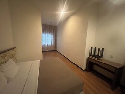 Iris House Resort & Apartment