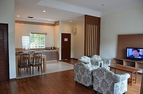 Iris House Resort & Apartment