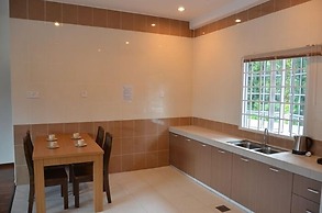 Iris House Resort & Apartment