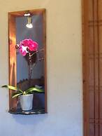 Les Artistes Inn