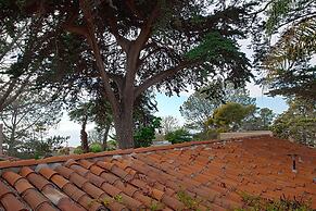 Les Artistes Inn