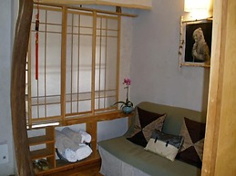 Les Artistes Inn