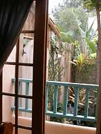 Les Artistes Inn