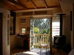 Les Artistes Inn