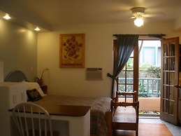 Les Artistes Inn