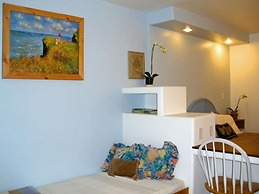 Les Artistes Inn