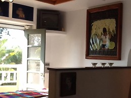 Les Artistes Inn
