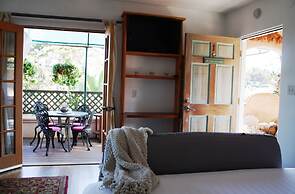 Les Artistes Inn