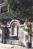 Les Artistes Inn