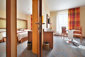 Maximilian Lifestyle Resort