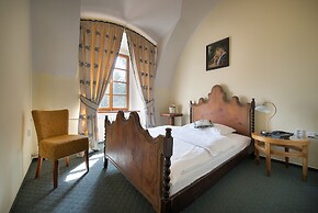 Maximilian Lifestyle Resort