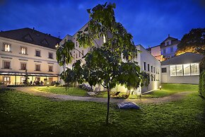 Maximilian Lifestyle Resort