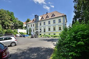 Maximilian Lifestyle Resort