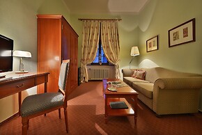 Maximilian Lifestyle Resort