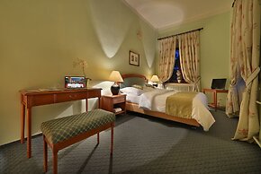 Maximilian Lifestyle Resort