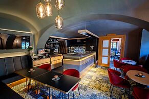 Maximilian Lifestyle Resort