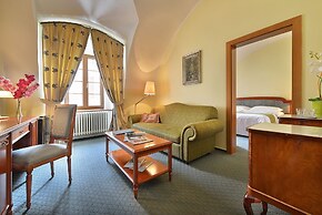 Maximilian Lifestyle Resort