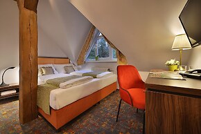 Maximilian Lifestyle Resort