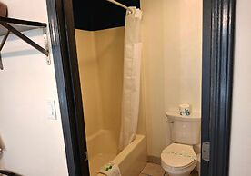Shady Acre Inn and Suites