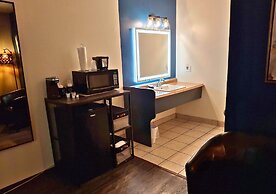 Shady Acre Inn and Suites