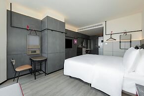 Moxy Chongqing