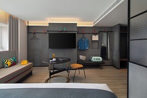 Moxy Chongqing