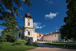 Chateau Loucen Garden Retreat