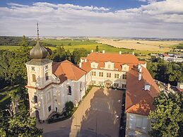 Chateau Loucen Garden Retreat
