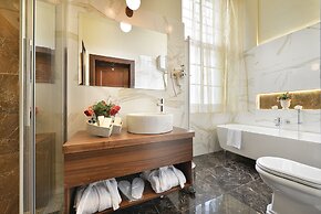 Chateau Loucen Garden Retreat