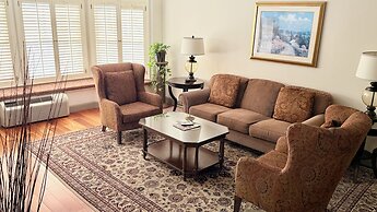 Cow Hollow Inn & Suites