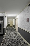 Cow Hollow Inn & Suites