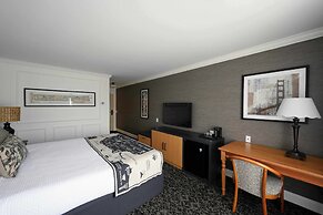 Cow Hollow Inn & Suites