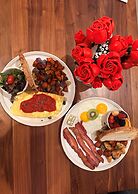 Cow Hollow Inn & Suites
