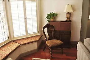 Cow Hollow Inn & Suites