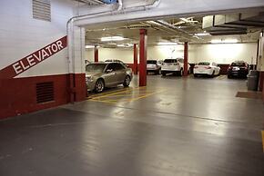 Cow Hollow Inn & Suites