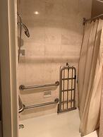 Cow Hollow Inn & Suites