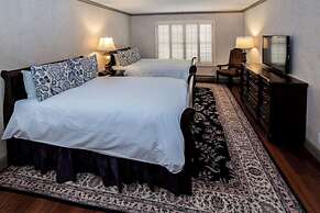 Cow Hollow Inn & Suites