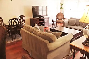 Cow Hollow Inn & Suites