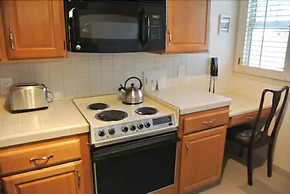 Cow Hollow Inn & Suites