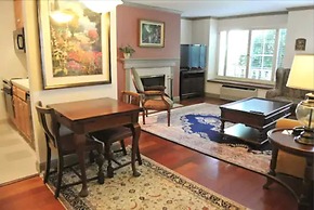 Cow Hollow Inn & Suites