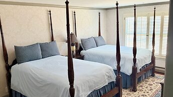 Cow Hollow Inn & Suites