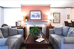 Cow Hollow Inn & Suites