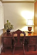 Cow Hollow Inn & Suites