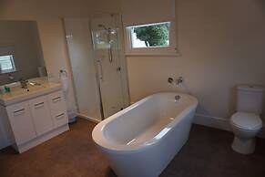 Low Head Pilot Station