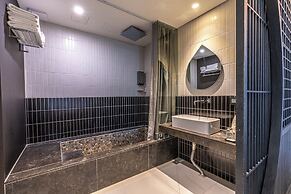 Le Mong Hotel