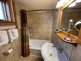 Silver Moon Inn